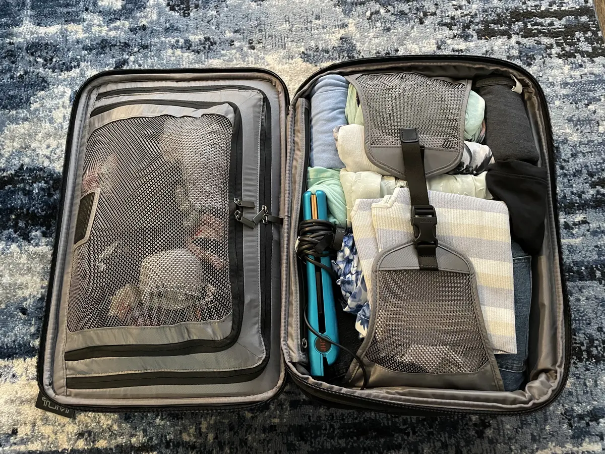 Elizabeth-suitcase-luggage-symphony Elizabeth-suitcase-luggage-symphony