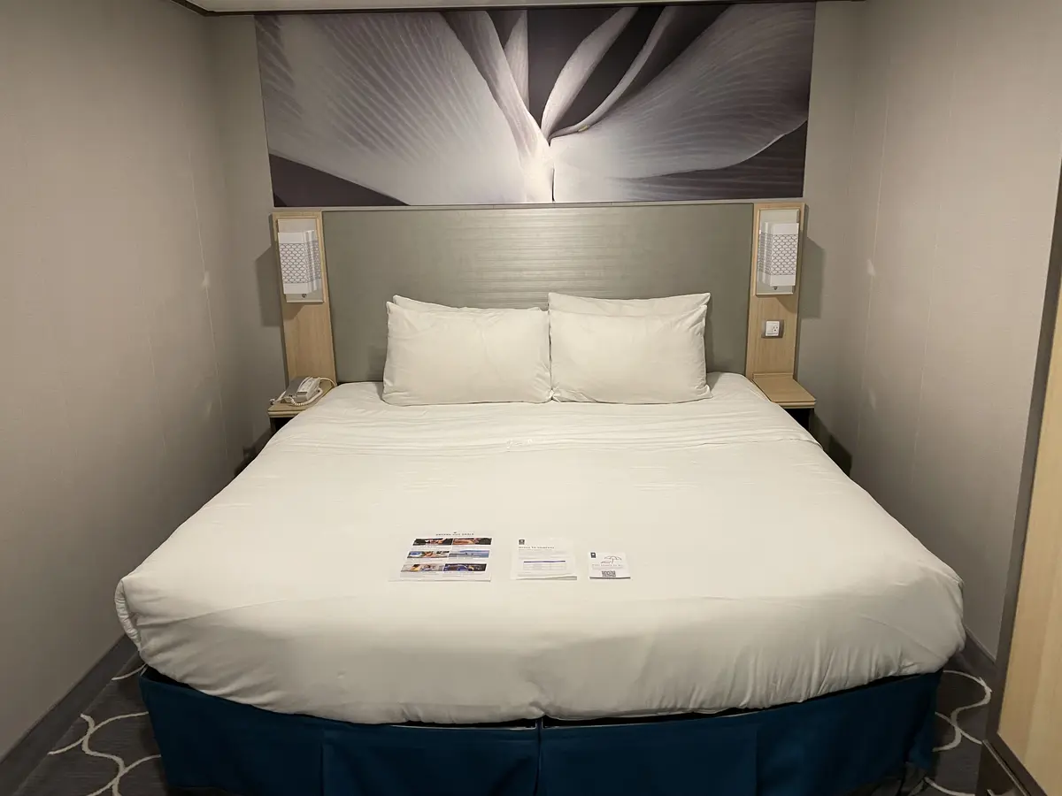 Symphony-Interior-Cabin-Bed Symphony-Interior-Cabin-Bed