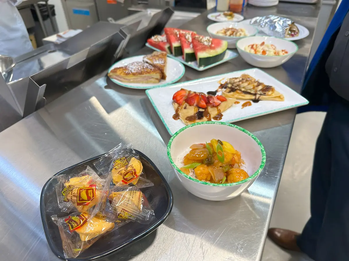 AquaDome market food