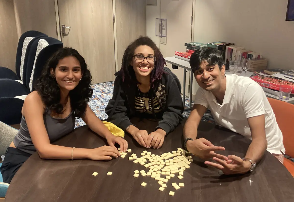 wonder-friends-in-game-room