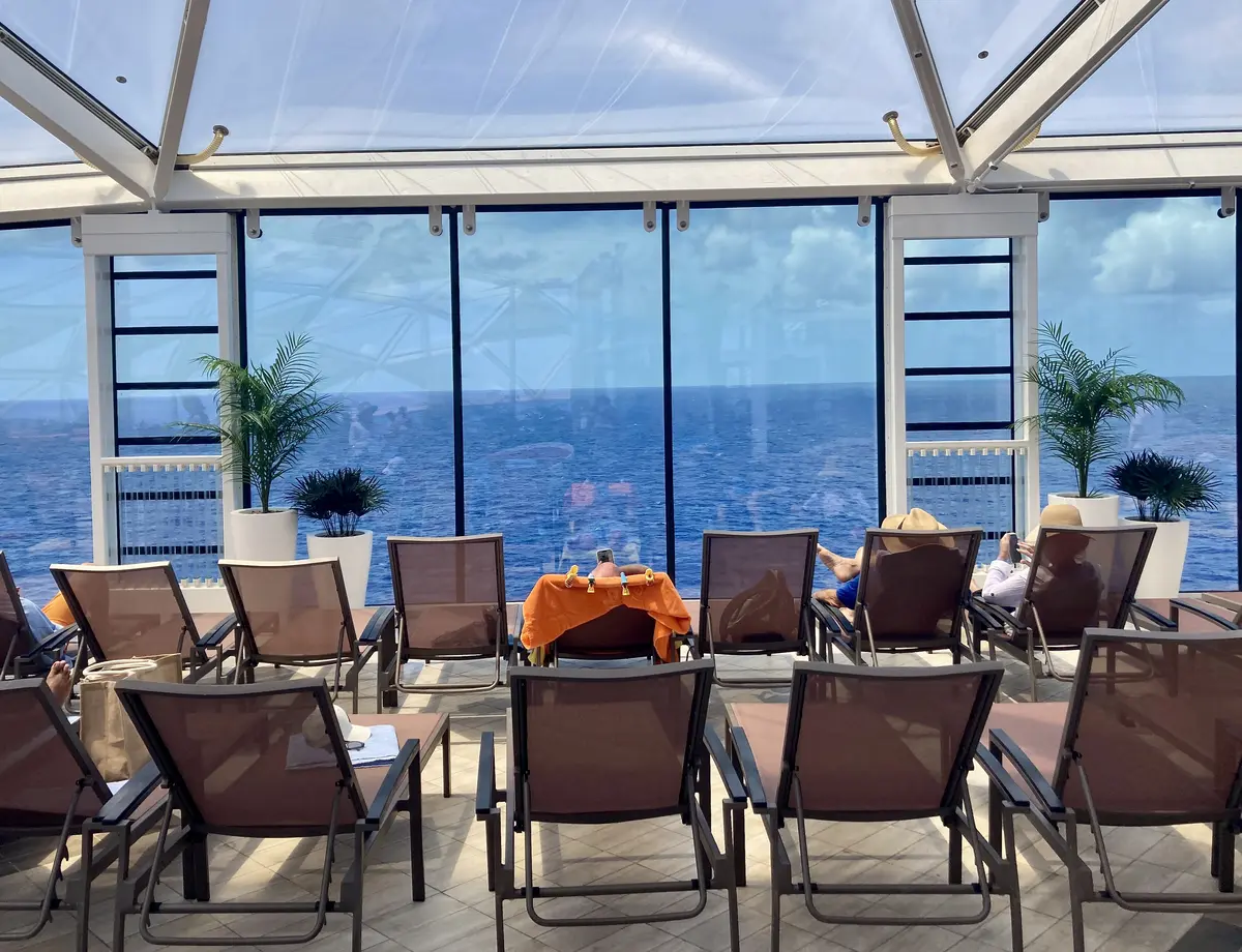 solarium-pool-chairs-wonder