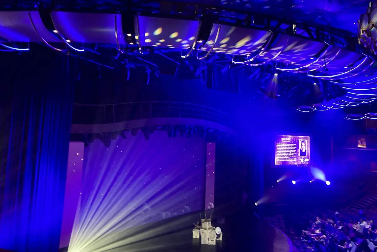 voices-performance-on-wonder