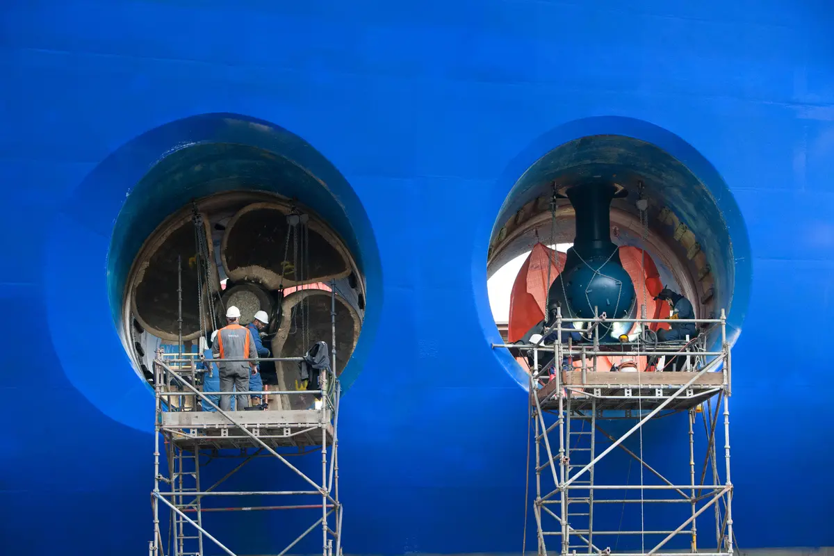 Work on Oasis propellors