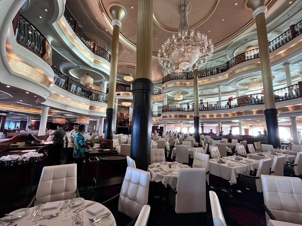 The Royal Promenade, a four-story entertainment, shopping and dining area,  is the hub of Voyager