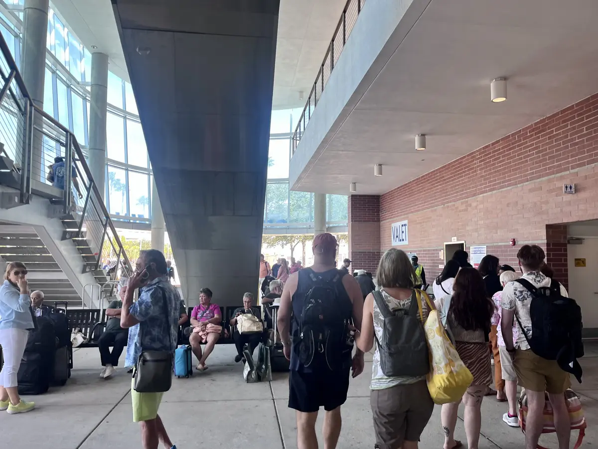 port-tampa-downstairs port-tampa-downstairs