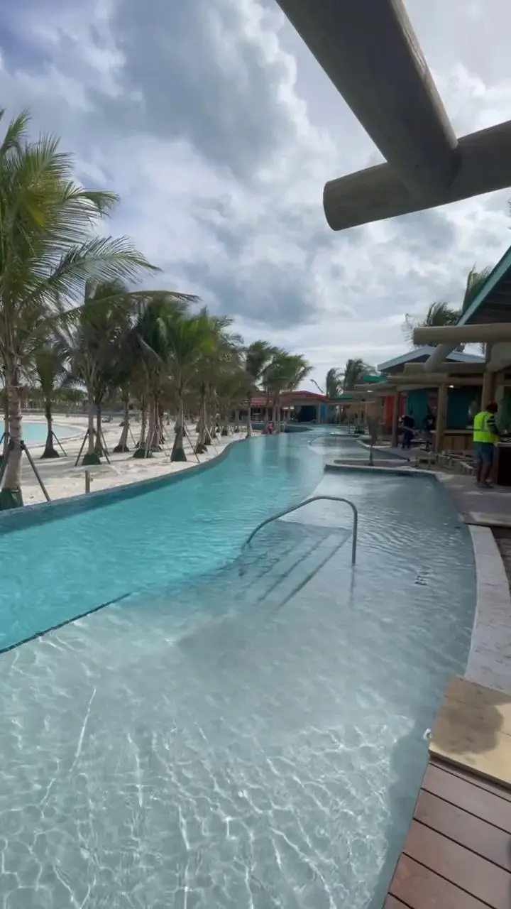 Hideaway Beach construction