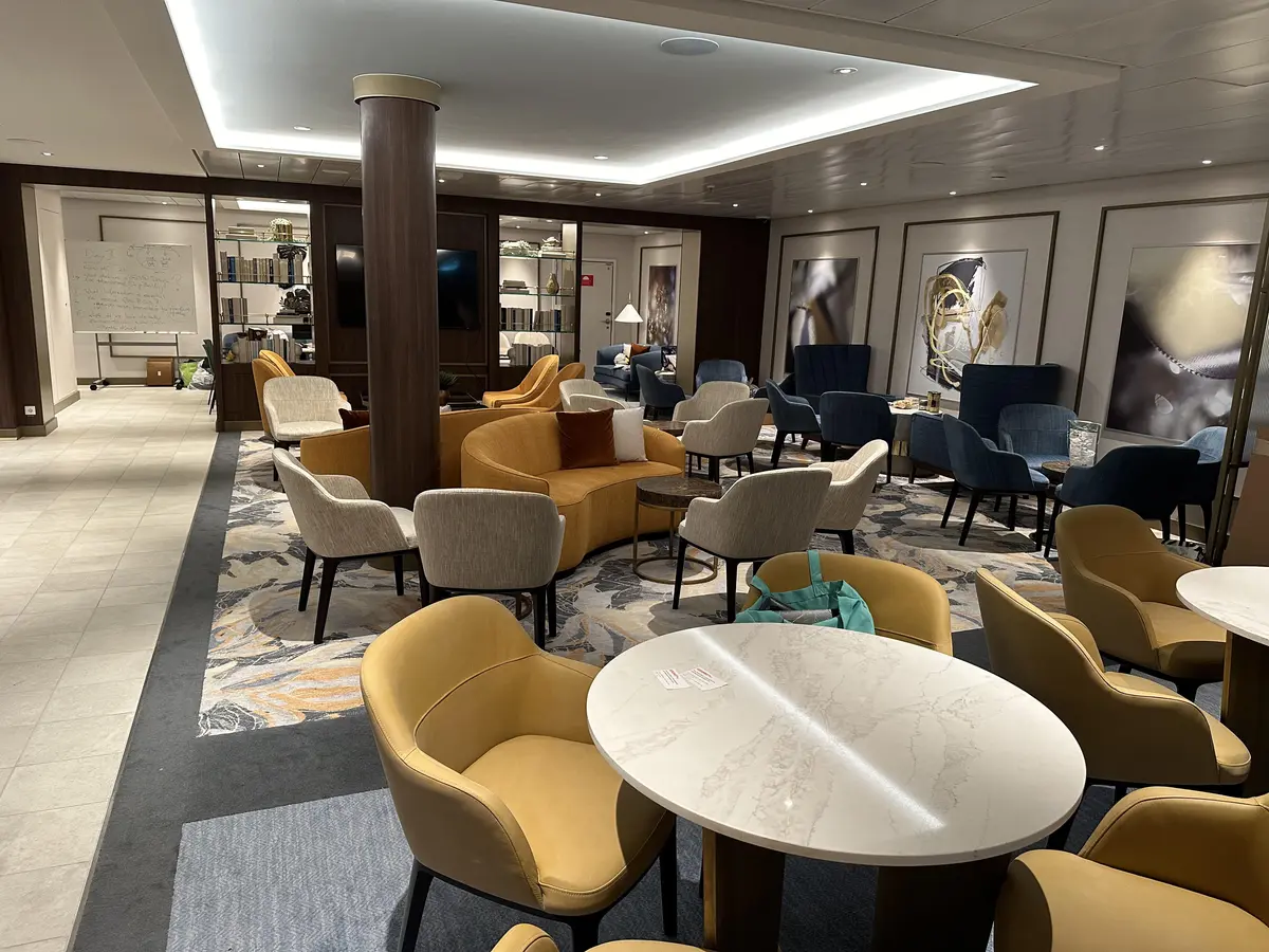 crown-lounge-icon-interior-2 crown-lounge-icon-interior-2