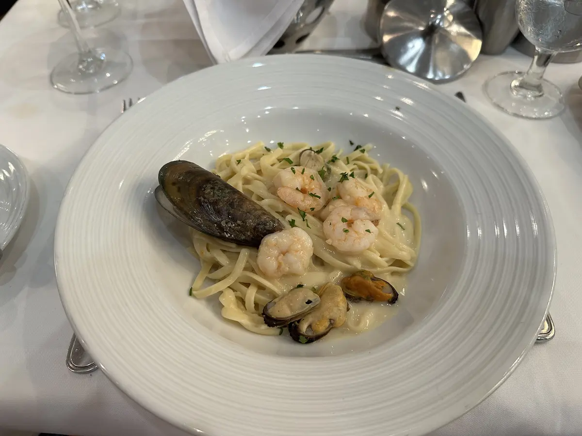 Vision-MDR-Food-2 MDR Food on Vision of the Seas