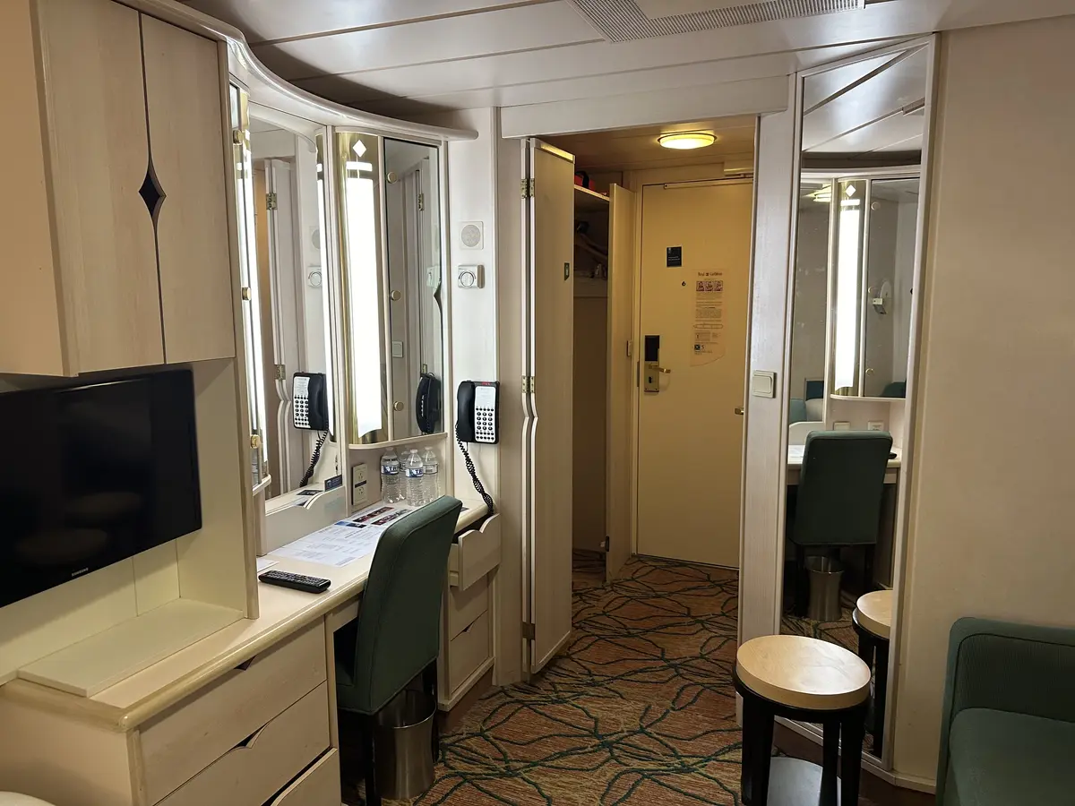 Vision-of-the-Seas-Interior-Cabin-2 Vision of the Seas interior cabin