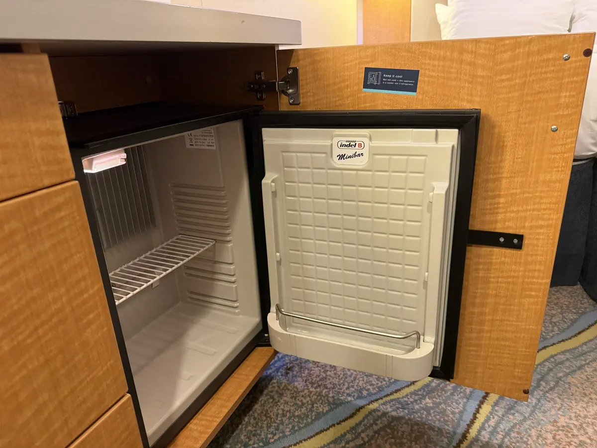 Allure-Inside-Mini-Fridge Allure-Inside-Mini-Fridge