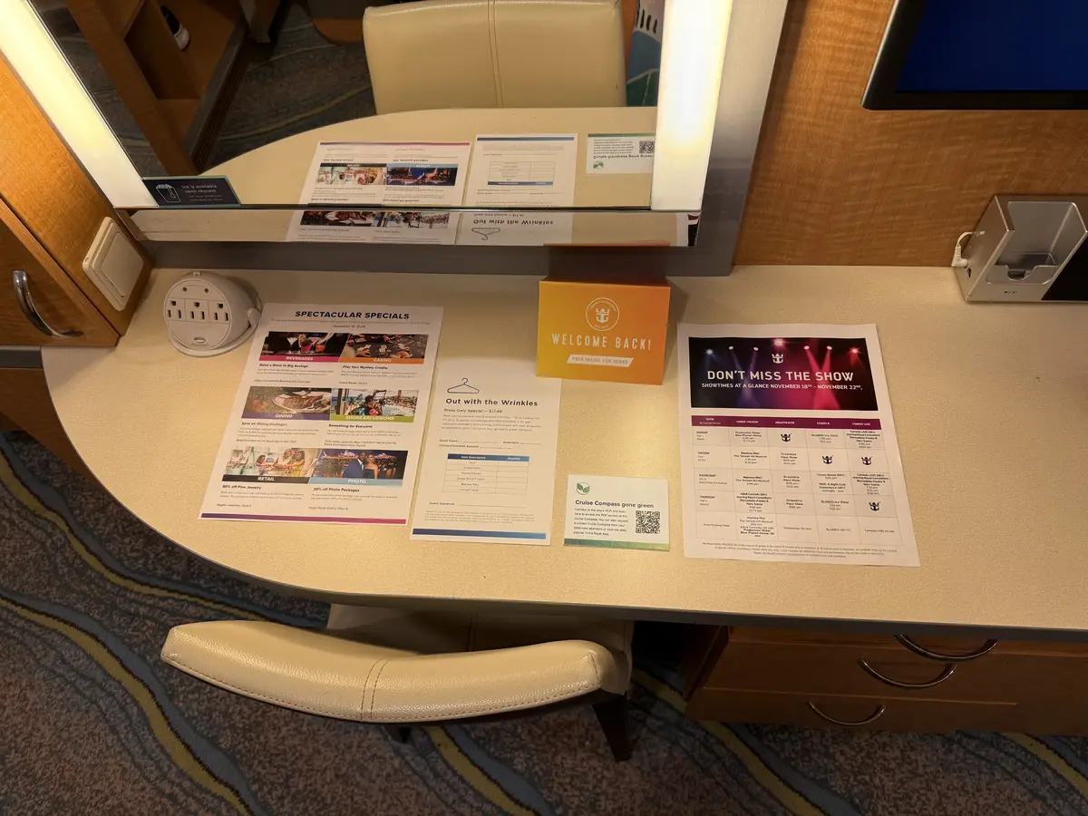 Allure-Inside-Vanity Allure-Inside-Vanity