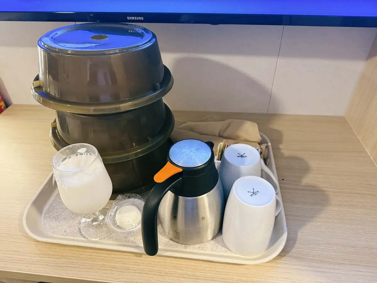 Room-Service-Breakfast-Wonder-2 Room-Service-Breakfast-Wonder-2