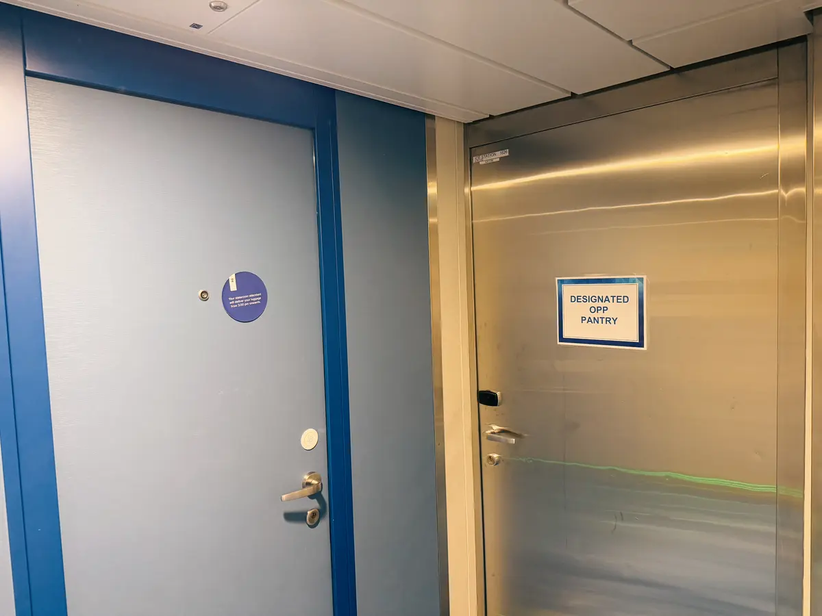 Wonder-Cabin-Location-9116-Crew-Door Wonder-Cabin-Location-9116-Crew-Door