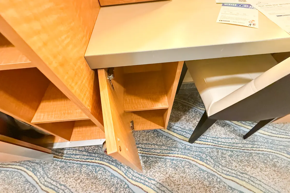 shelves in Allure of the Seas interior cabin