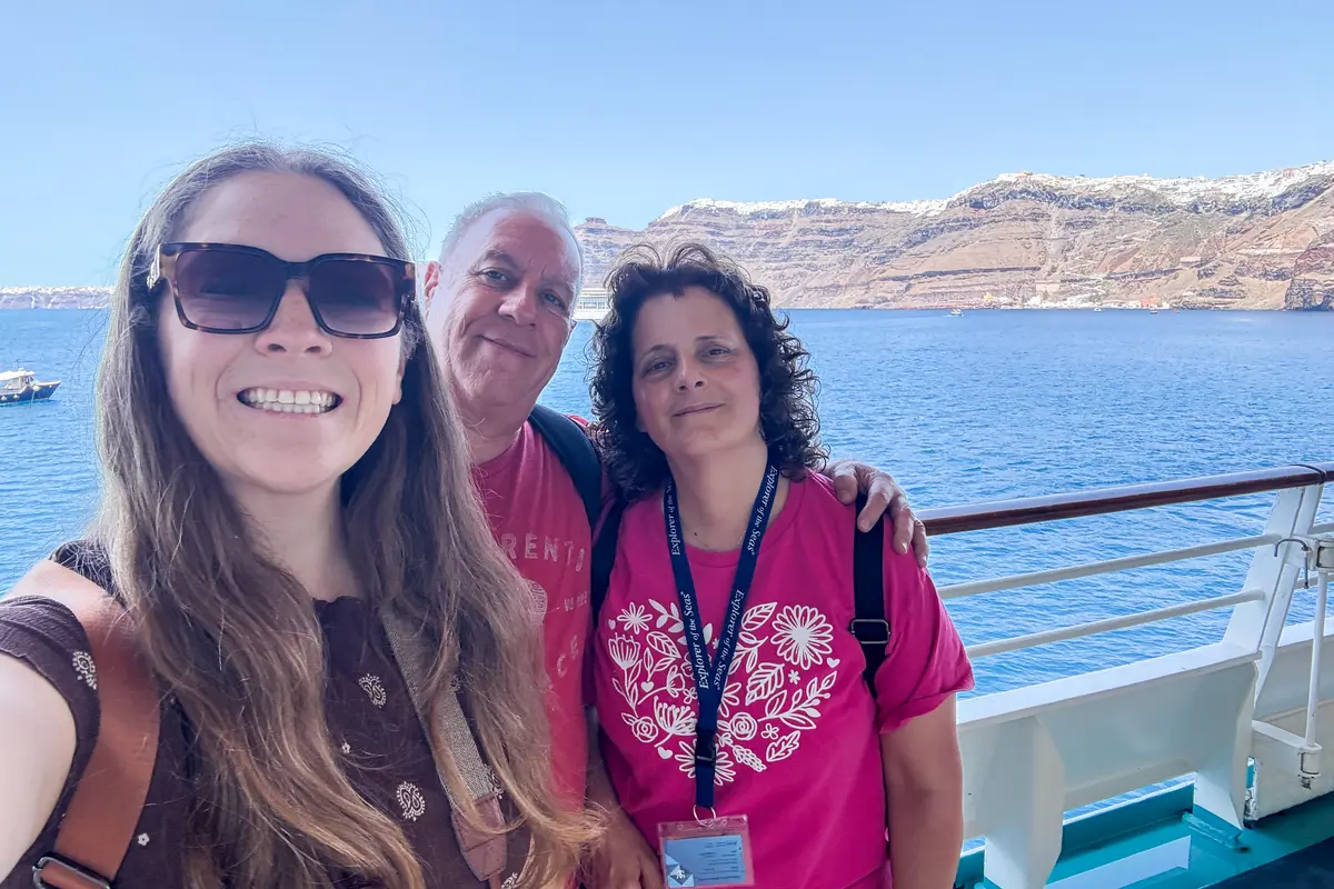 Jenna taking a selfie with her parents in Greece
