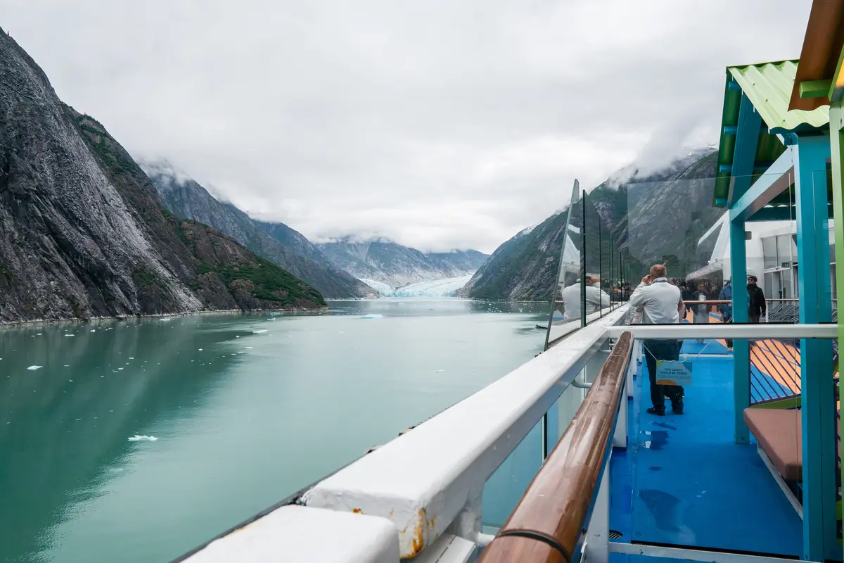 cruise ship approaching dawes glacier