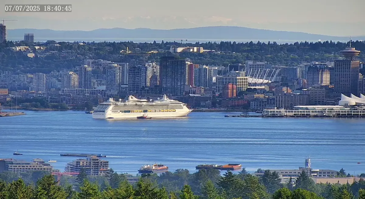 Serenade-Webcam-Canada-Docked-2 Serenade-Webcam-Canada-Docked-2