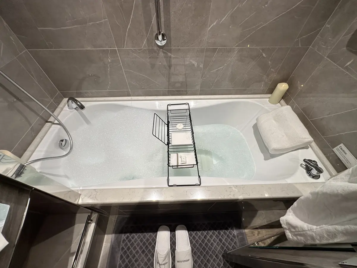 Bath tub on Silversea