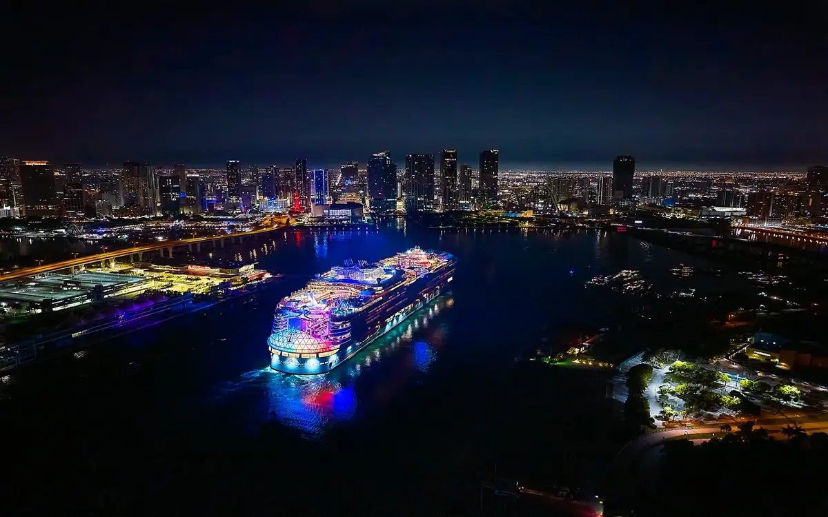 Wonder of the Seas at night