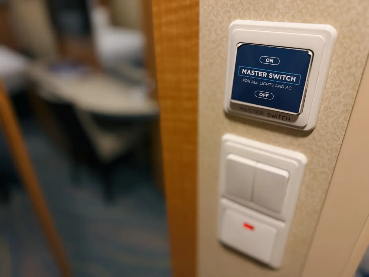 Oasis-Inside-Cabin-10 Oasis-Inside-Cabin-10