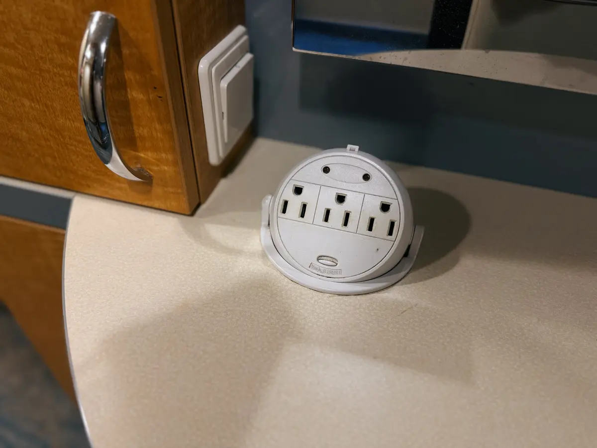 Oasis-Inside-Cabin-11-Outlets Oasis-Inside-Cabin-11-Outlets