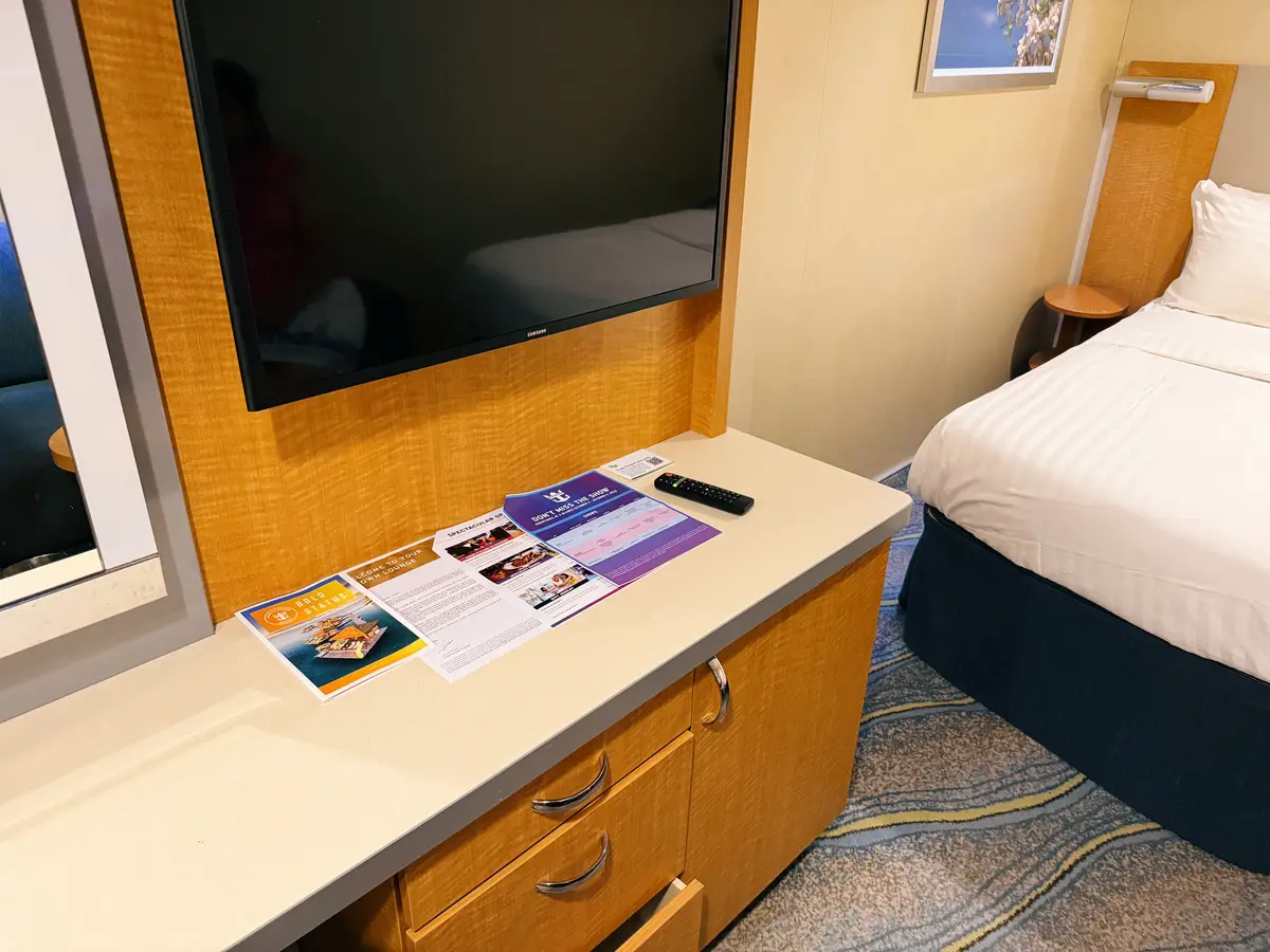 Oasis-Inside-Cabin-2 Oasis-Inside-Cabin-2