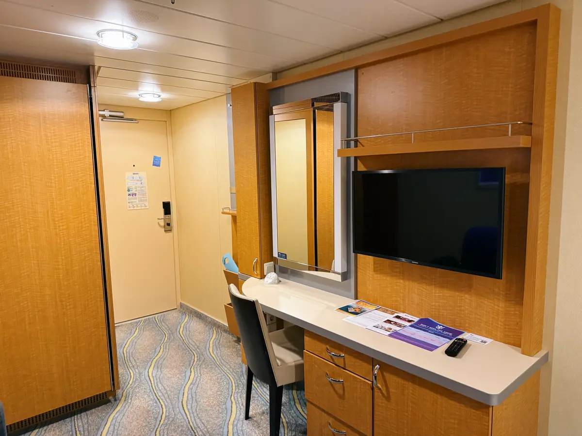 Oasis-Inside-Cabin-3. Oasis-Inside-Cabin-3.