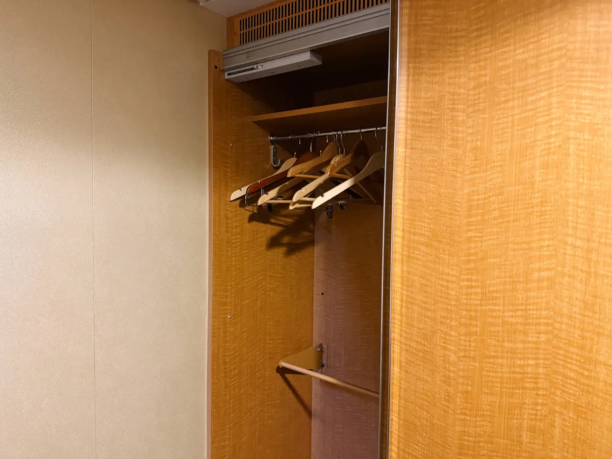 Oasis-Inside-Cabin-4-Closet Oasis-Inside-Cabin-4-Closet