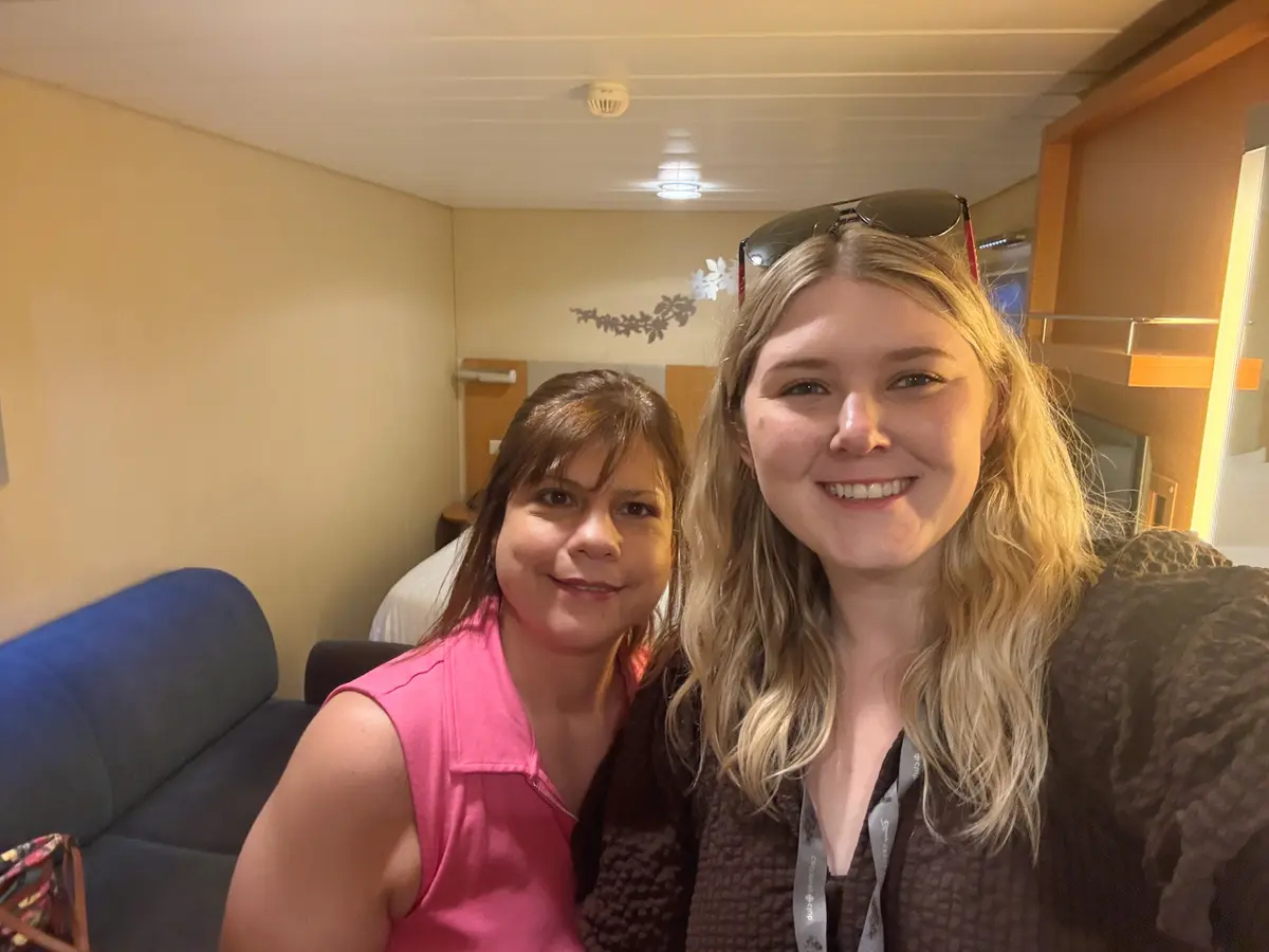 Oasis-Inside-Cabin-Selfie-Elizabeth Oasis-Inside-Cabin-Selfie-Elizabeth