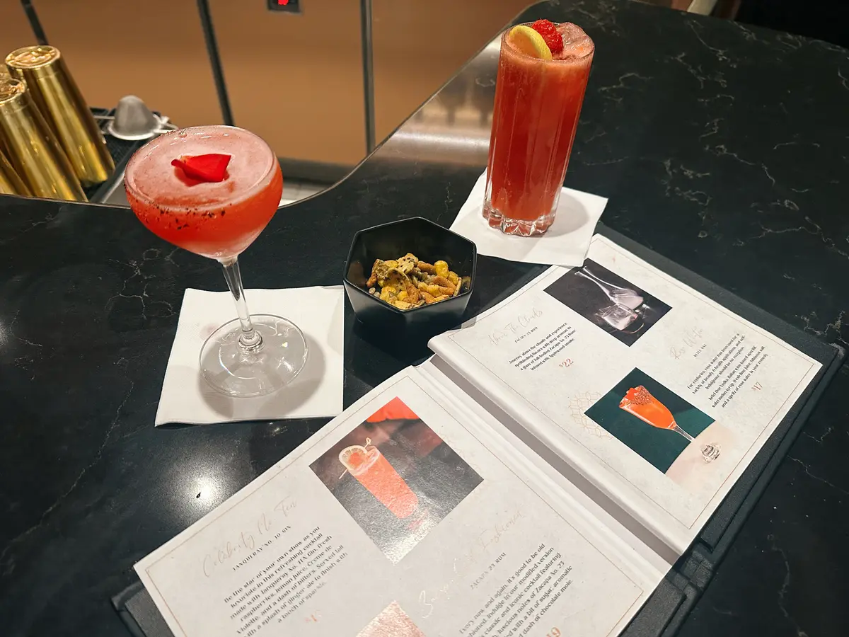 Cocktails at the World Class Bar Cocktails at the World Class Bar