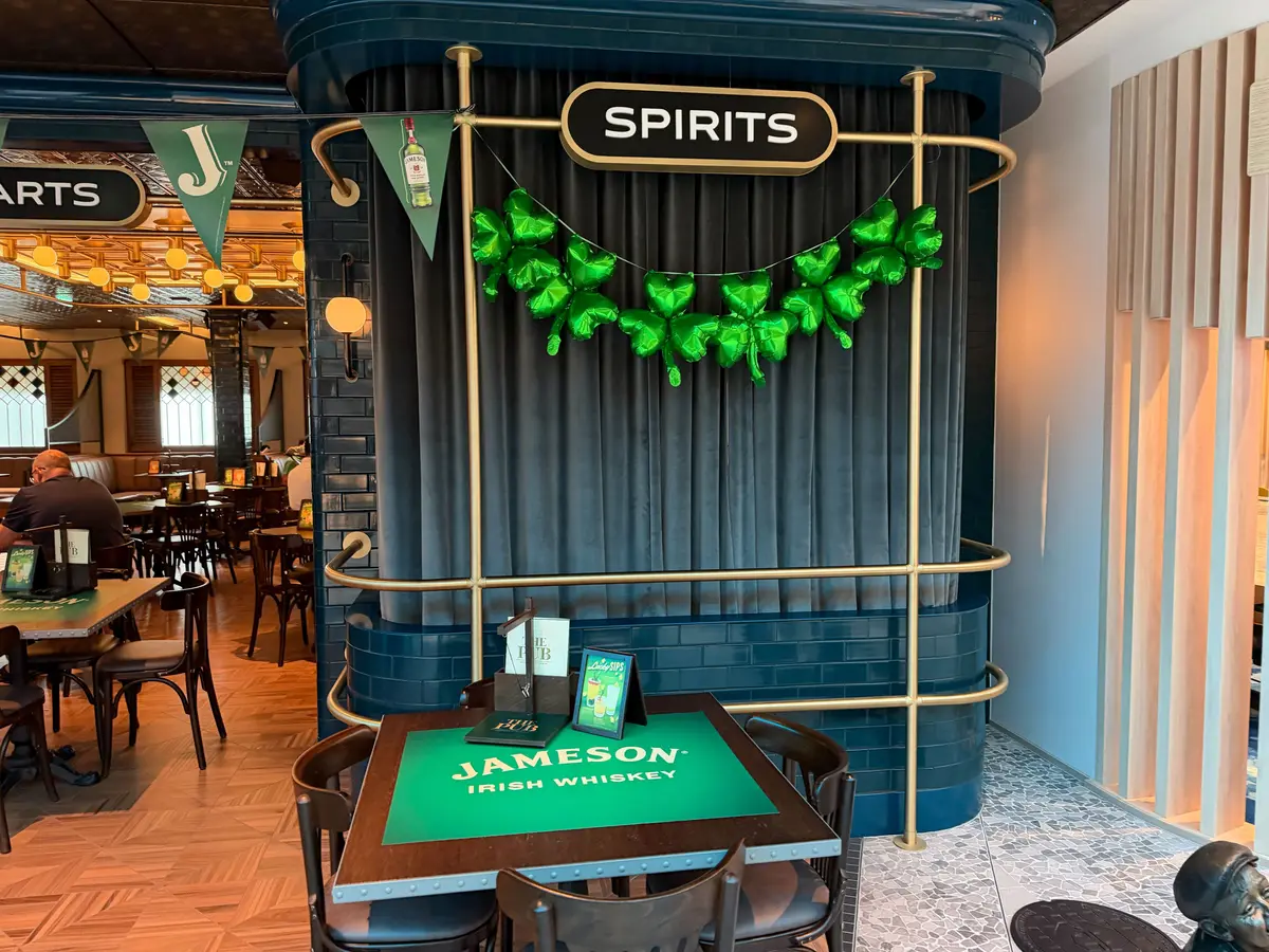 St. Patrick's Day on Star of the Seas, Pub St. Patrick's Day on Star of the Seas, Pub