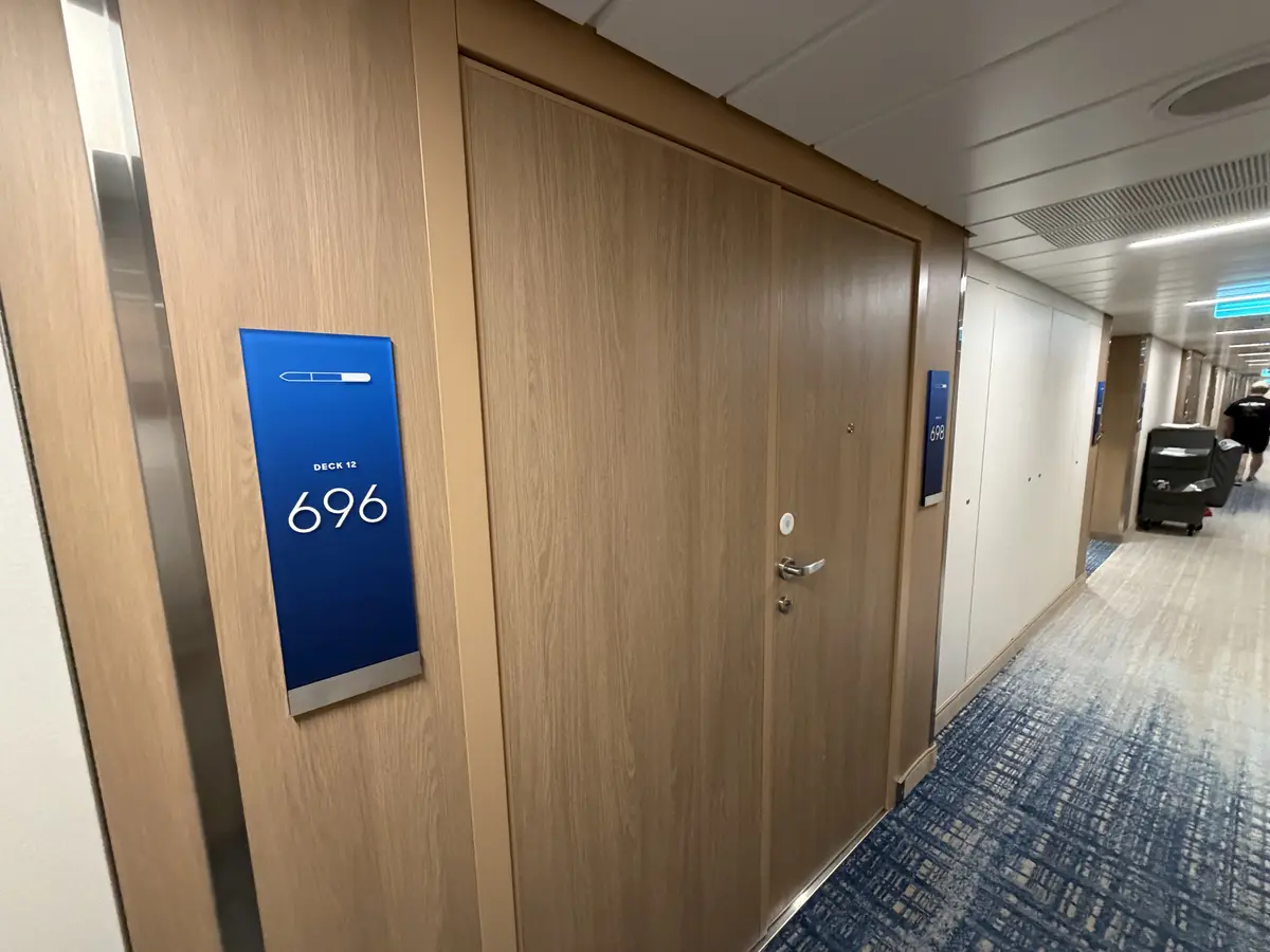 Connecting doors closed