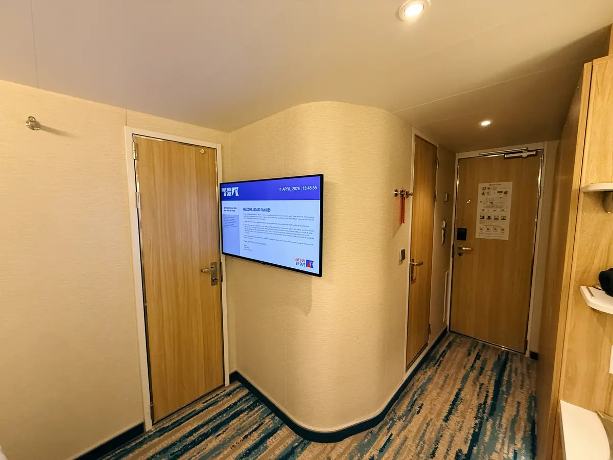 Cruise connecting door Cruise connecting door