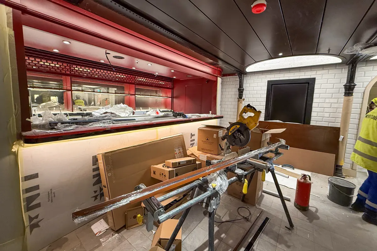 Royal Railway bar on Legend of the Seas