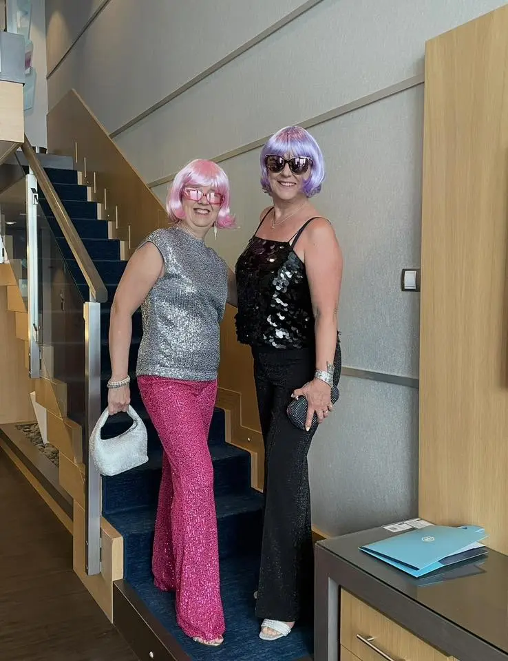 Yvonne Dumont, Theme Night Yvonne Dumont, Theme Night