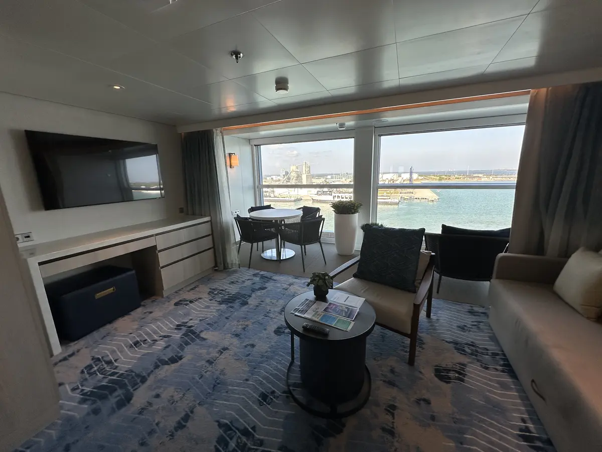 Inside an Infinite Grand Suite