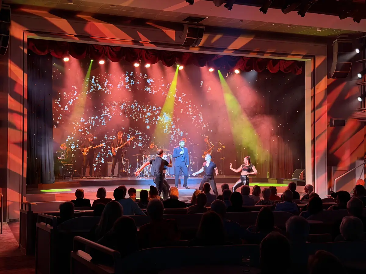 Stage show on Silver Ray