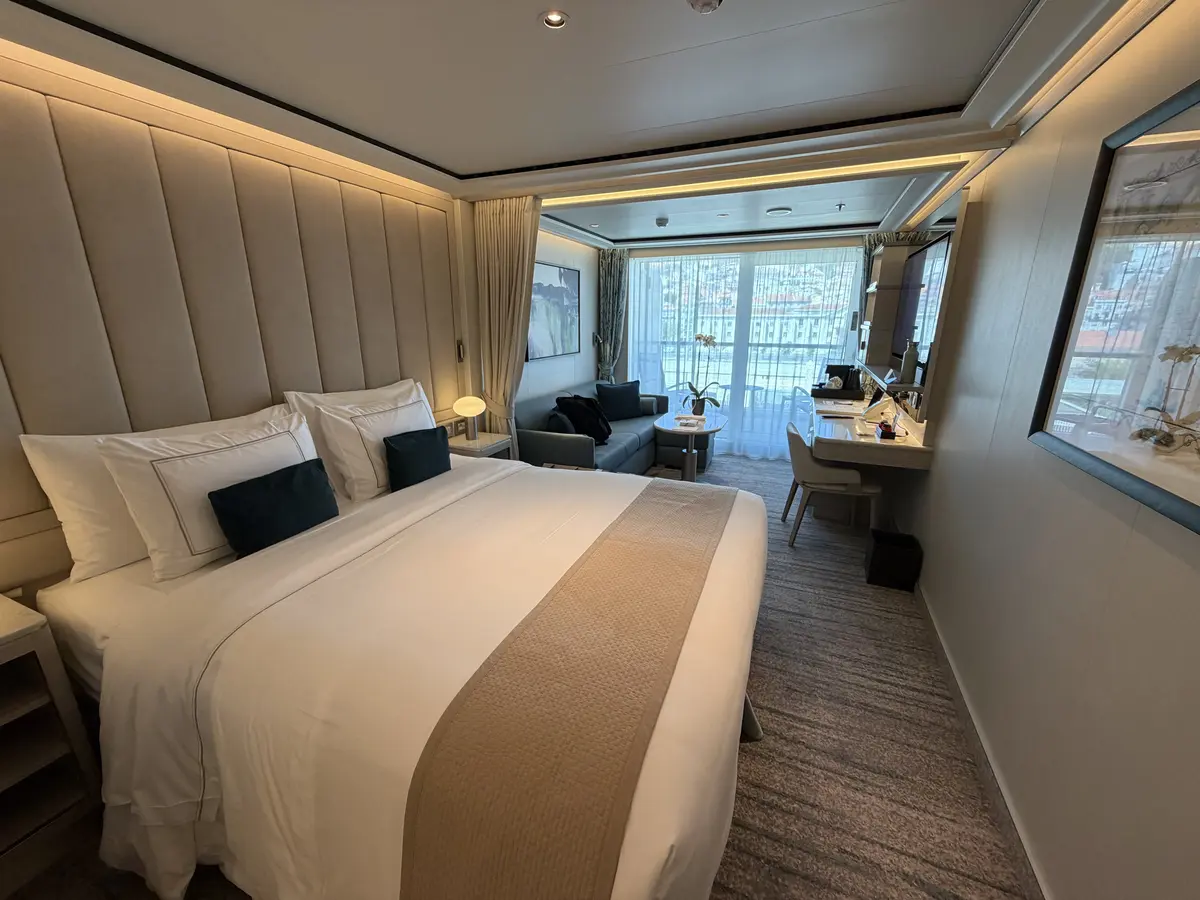 Suite on Silver Ray