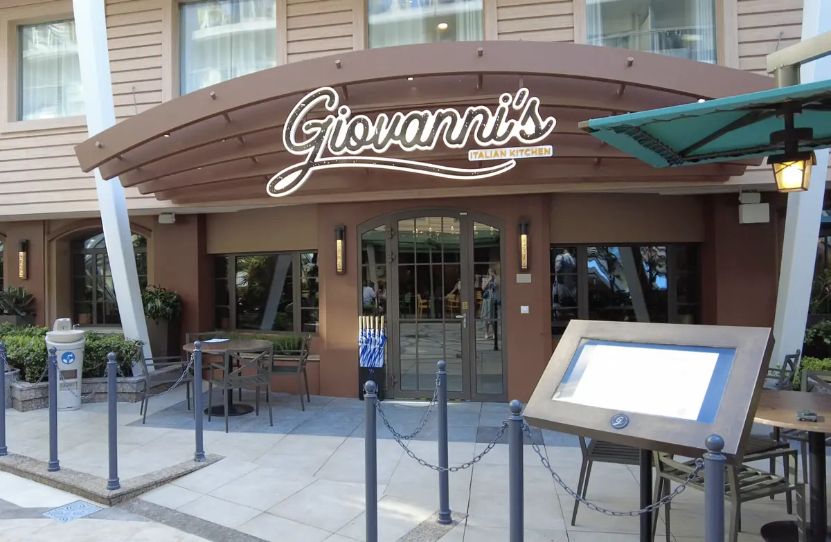 Entrance to Giovannis