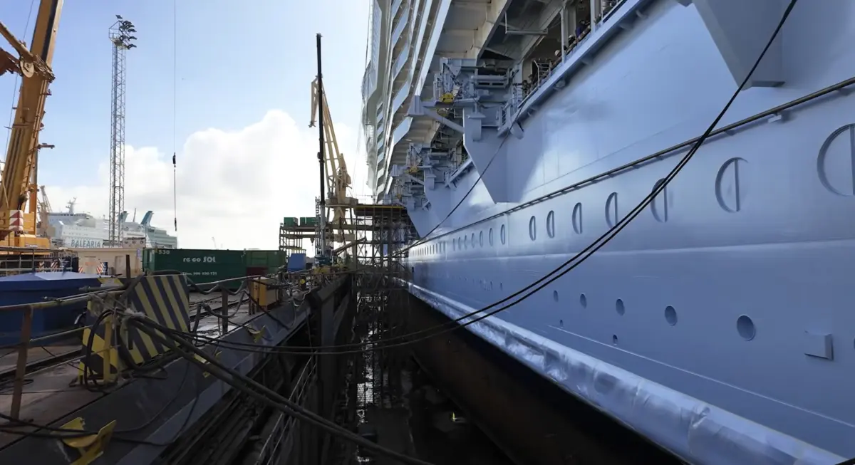 How is a cruise ship amplified? How is a cruise ship amplified?
