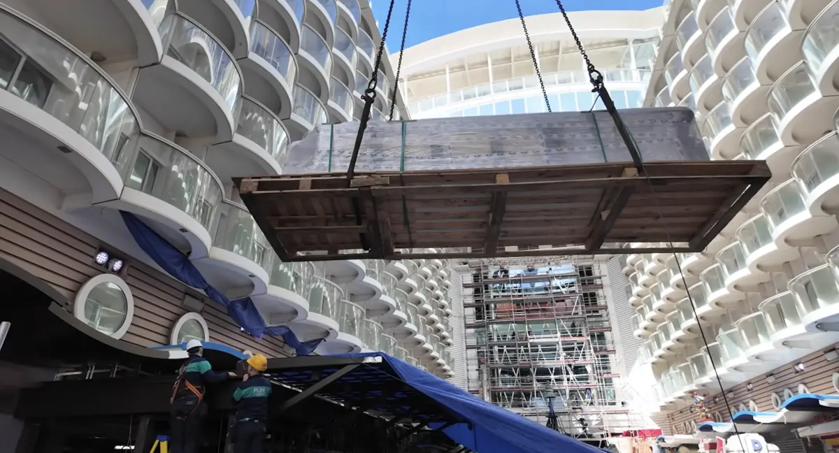 How is a cruise ship amplified? How is a cruise ship amplified?