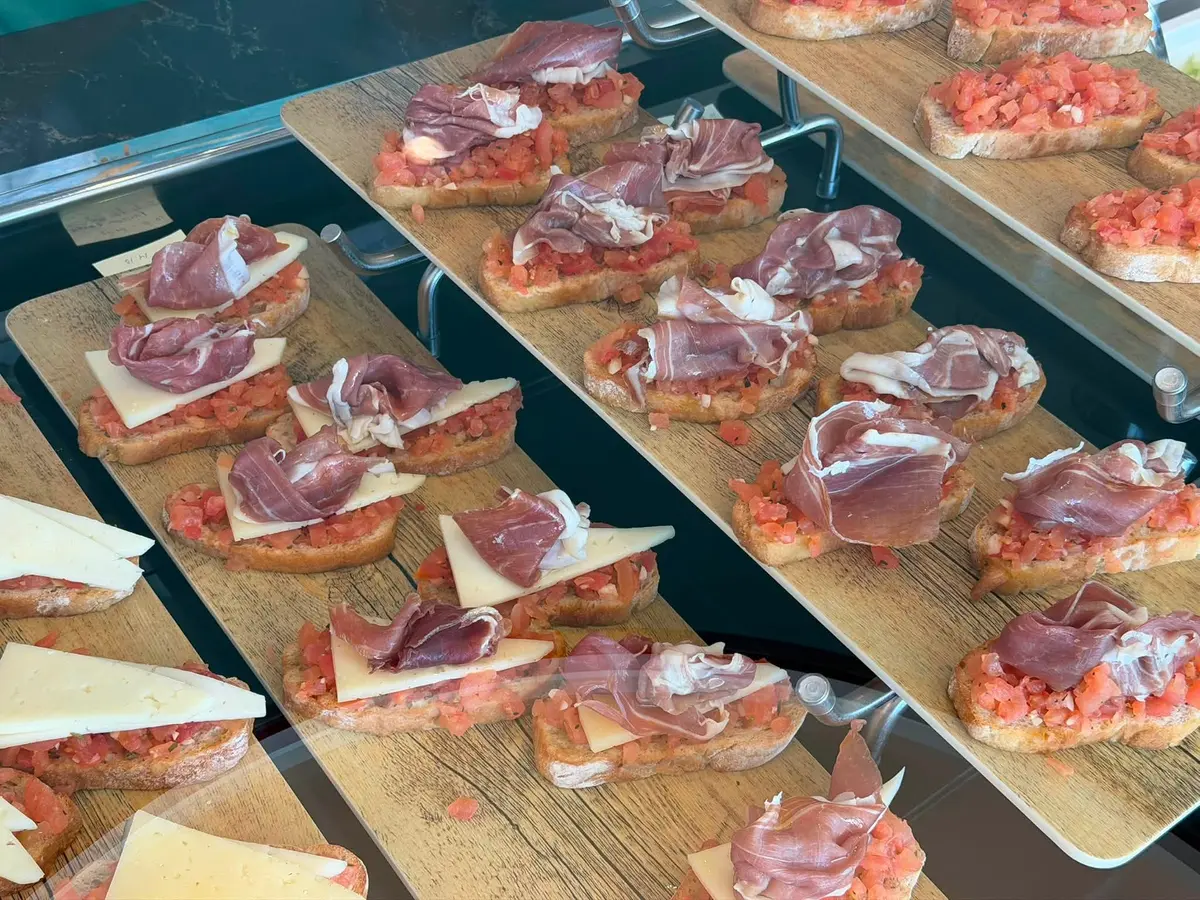 Food in Aquadome Market