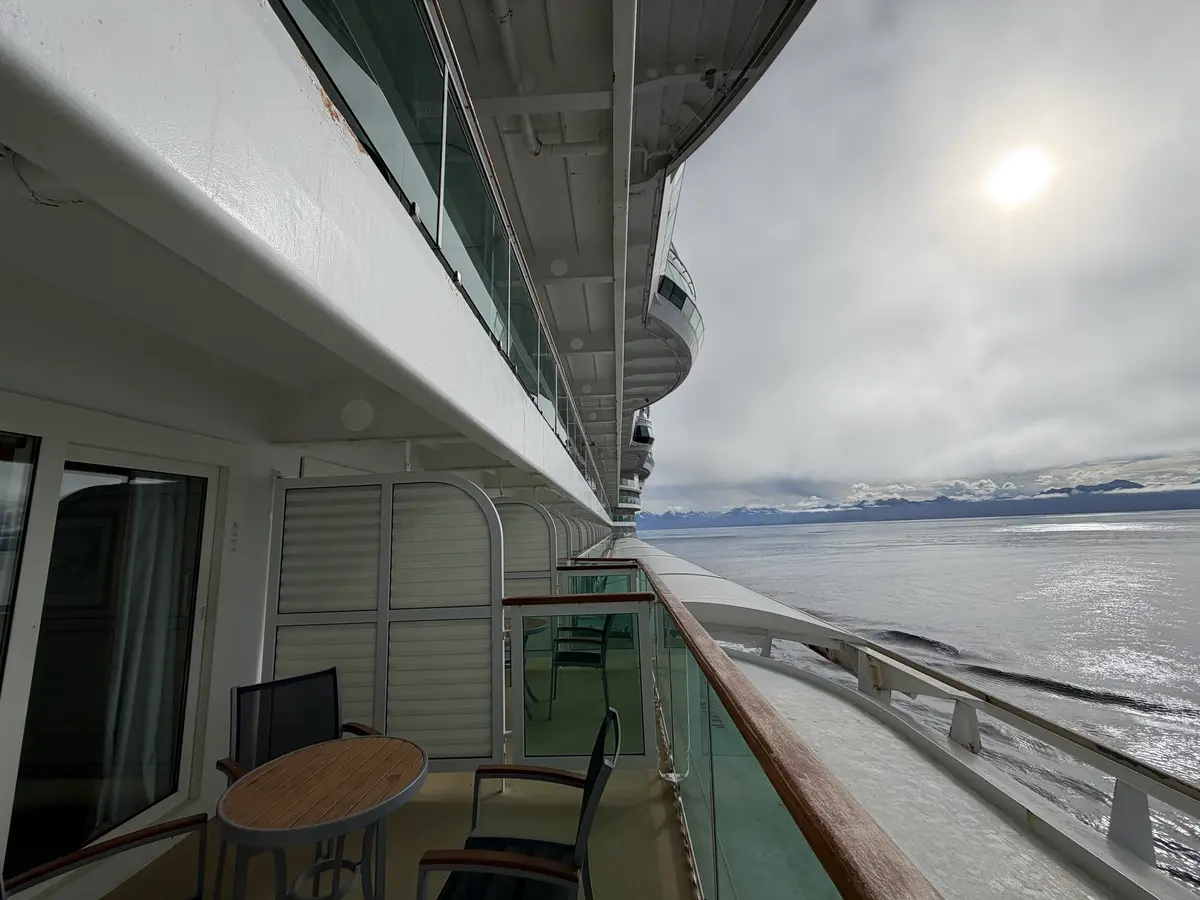 Balcony divider