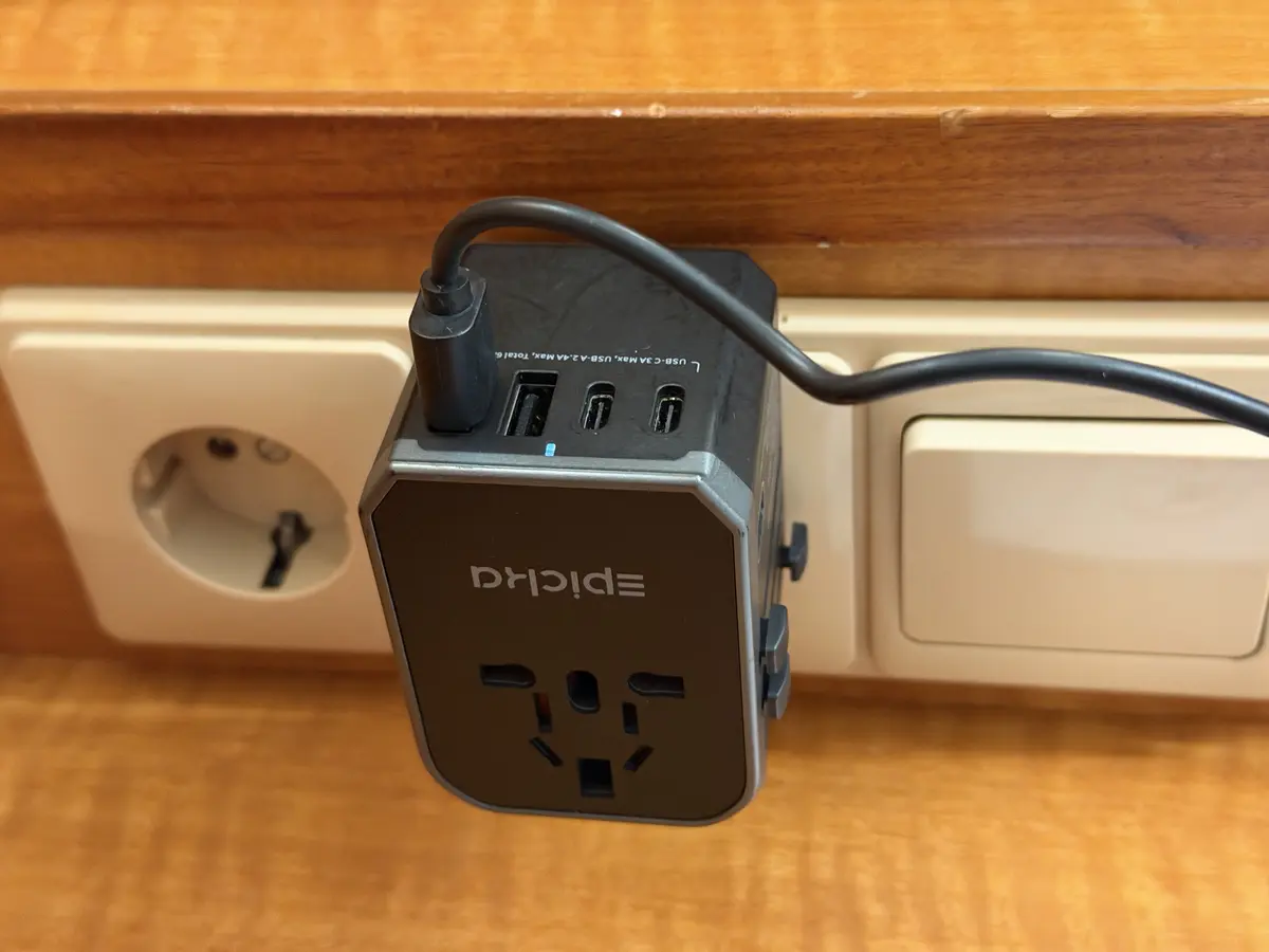 Power adaptor