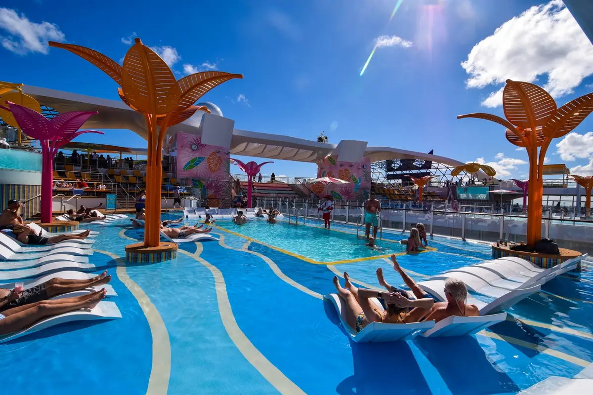 Pool deck on Wonder of the Seas