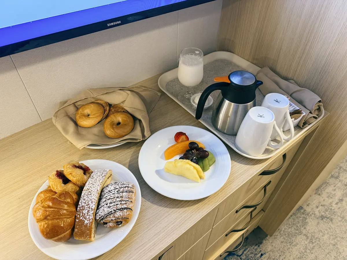 Room-Service-Breakfast-Wonder-3 Room-Service-Breakfast-Wonder-3