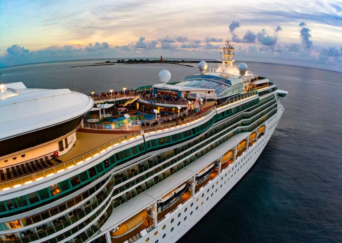 Serenade approaching CocoCay