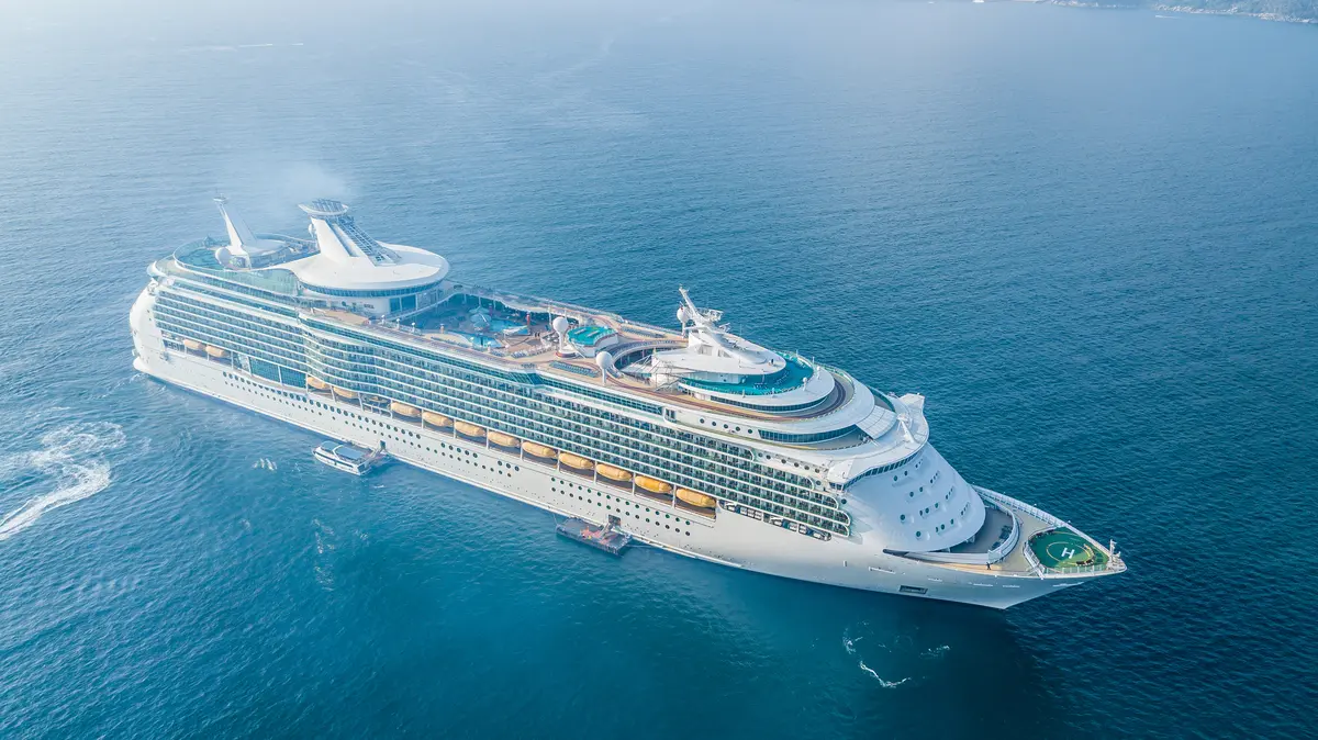 https://www.royalcaribbeanblog.com/sites/default/files/styles/wide_1200_/public/fb/ship-tendering.jpg.webp?itok=SllBGAiK