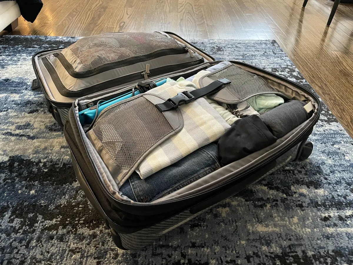 Elizabeth-suitcase-angle Elizabeth-suitcase-angle