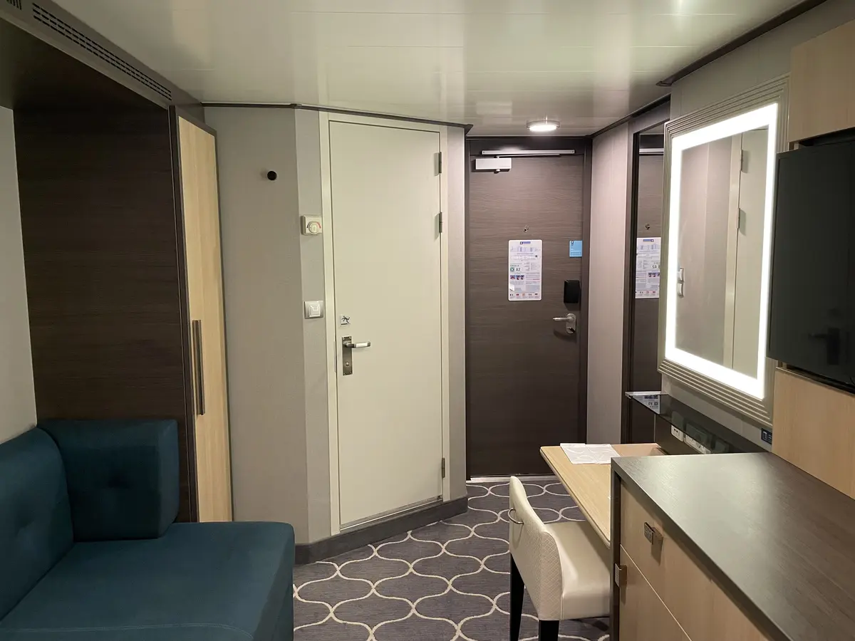 Symphony-Interior-Cabin-View Symphony-Interior-Cabin-View